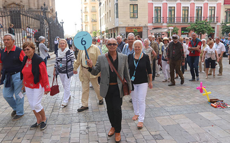 Grupo de turistas por las calles de Málaga